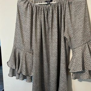 Women’s flowy blouse